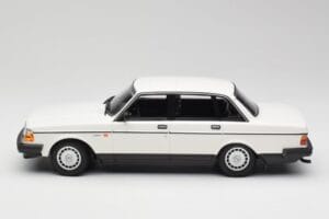 Volvo 240 GL Weiss Minichamps 1:18 155171402 Metall – Bild 3 von 6