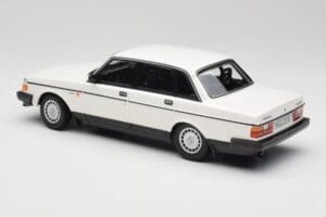 Volvo 240 GL Weiss Minichamps 1:18 155171402 Metall – Bild 5 von 6