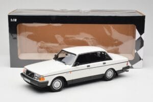 Volvo 240 GL Weiss Minichamps 1:18 155171402 Metall – Bild 6 von 6