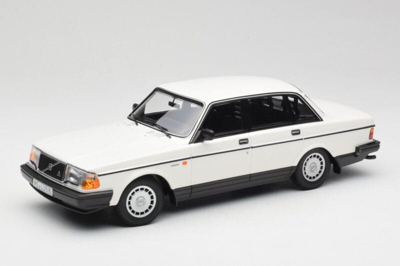 Volvo 240 GL Weiss Minichamps 1:18 155171402 Metall