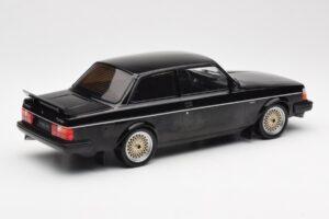 Volvo 240 Turbo Schwarz Custom IXO 1:18 18CMC178 Metall – Bild 2 von 6