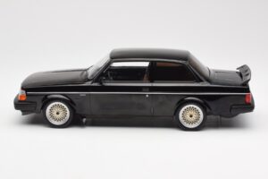 Volvo 240 Turbo Schwarz Custom IXO 1:18 18CMC178 Metall – Bild 3 von 6