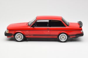 Volvo 240 Turbo Rot Custom IXO 1:18 18CMC177 Metall – Bild 3 von 5
