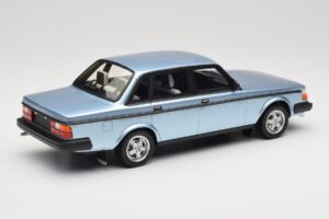 Volvo 244 Turbo Hellblau DNA 1:18 DNA000135 Metall – Bild 2 von 6