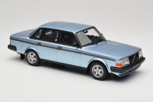 Volvo 244 Turbo Hellblau DNA 1:18 DNA000135 Metall – Bild 4 von 6