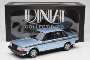 Volvo 244 Turbo Hellblau DNA 1:18 DNA000135 Metall – Bild 6 von 6
