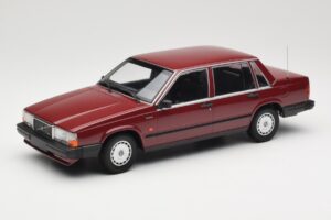 Volvo 740 GL Rot Minichamps 1:18 155171704 Metall