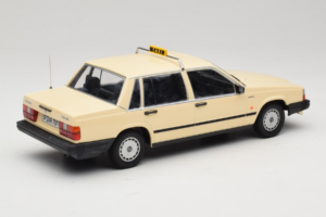 Volvo 740 GL Taxi Deutschland Minichamps 1:18 155171792 Metall – Bild 2 von 6