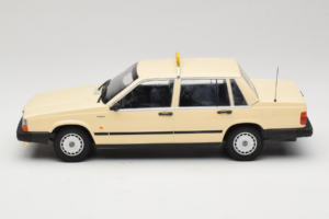 Volvo 740 GL Taxi Deutschland Minichamps 1:18 155171792 Metall – Bild 3 von 6