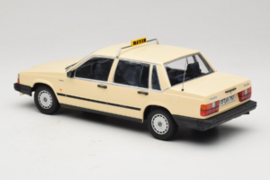 Volvo 740 GL Taxi Deutschland Minichamps 1:18 155171792 Metall – Bild 5 von 6