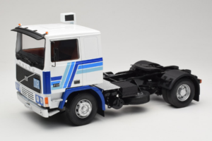 Volvo F12 Blau Weiss Road Kings 1:18 RK180033 Metall