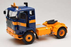 Volvo F88 Dunkelblau Gelb MCG 1:18 MCG18140 Metall – Bild 2 von 8