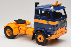Volvo F88 Dunkelblau Gelb MCG 1:18 MCG18140 Metall – Bild 6 von 8