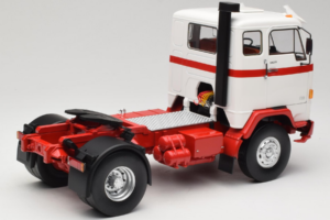 Volvo F88 Weiss Rot MCG 1:18 MCG18141 Metall – Bild 3 von 8