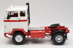 Volvo F88 Weiss Rot MCG 1:18 MCG18141 Metall – Bild 4 von 8