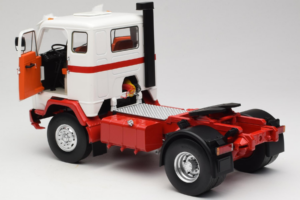 Volvo F88 Weiss Rot MCG 1:18 MCG18141 Metall – Bild 5 von 8