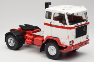 Volvo F88 Weiss Rot MCG 1:18 MCG18141 Metall – Bild 6 von 8