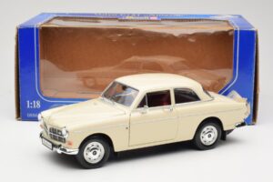 Volvo P121 Amazon Weiss Revell 1:18 08866 Metall – Bild 8 von 8