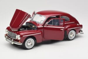 Volvo PV544 Cherry Red Revell 1:18 08887 Metall – Bild 2 von 8