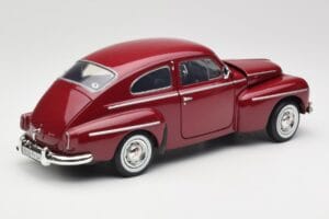 Volvo PV544 Cherry Red Revell 1:18 08887 Metall – Bild 3 von 8