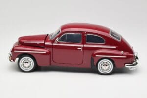Volvo PV544 Cherry Red Revell 1:18 08887 Metall – Bild 4 von 8