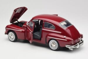 Volvo PV544 Cherry Red Revell 1:18 08887 Metall – Bild 5 von 8