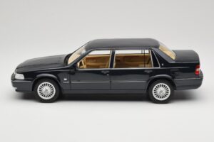 Volvo S90 Royal Blue DNA 1:18 DNA000088 Metall – Bild 3 von 6