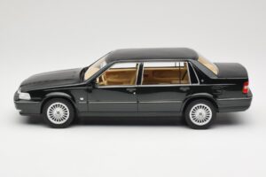 Volvo S90 Royal Green DNA 1:18 DNA000090 Metall – Bild 3 von 6