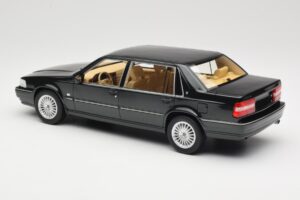 Volvo S90 Royal Green DNA 1:18 DNA000090 Metall – Bild 5 von 6