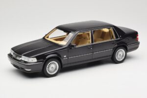 Volvo S90 Royal Violet DNA 1:18 DNA000089 Metall
