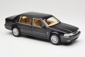 Volvo S90 Royal Violet DNA 1:18 DNA000089 Metall – Bild 4 von 6