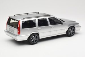Volvo V70 R P80 Silber DNA 1:18 DNA000155 Metall – Bild 2 von 6