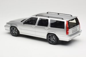 Volvo V70 R P80 Silber DNA 1:18 DNA000155 Metall – Bild 5 von 6