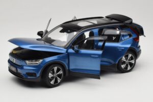 Volvo XC40 Recharge Blau Metallic Paudi Model 1:18 2562373 Metall – Bild 2 von 8