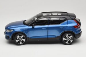 Volvo XC40 Recharge Blau Metallic Paudi Model 1:18 2562373 Metall – Bild 4 von 8