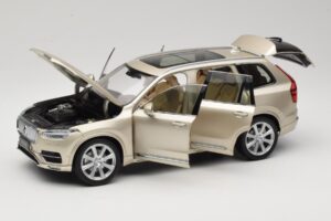 Volvo XC90 Luminous Sand Yellow Paudi Model 1:18 9430841 Metall – Bild 2 von 8