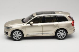Volvo XC90 Luminous Sand Yellow Paudi Model 1:18 9430841 Metall – Bild 4 von 8
