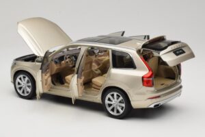 Volvo XC90 Luminous Sand Yellow Paudi Model 1:18 9430841 Metall – Bild 5 von 8