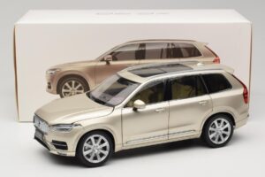 Volvo XC90 Luminous Sand Yellow Paudi Model 1:18 9430841 Metall – Bild 8 von 8
