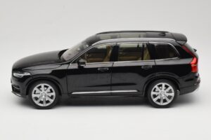 Volvo XC90 Onyx Black Paudi Model 1:18 9430842 Metall – Bild 4 von 8
