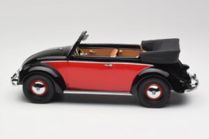 Volkswagen Beetle Cabriolet Schwarz & Rot Minichamps 1:18 107054132 Resin – Bild 3 von 6