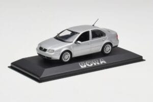 Volkswagen Bora Reflex Silber Minichamps 1:43 81982223S Metall – Bild 2 von 4