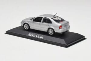 Volkswagen Bora Reflex Silber Minichamps 1:43 81982223S Metall – Bild 3 von 4