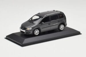 Volkswagen Cross Touran Platinum Grau Minichamps 1:43 400056170 Metall – Bild 2 von 4