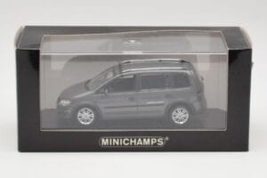 Volkswagen Cross Touran Platinum Grau Minichamps 1:43 400056170 Metall – Bild 4 von 4