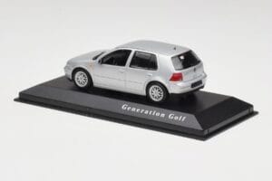 Volkswagen Golf Mk4 Reflex Silber Minichamps 1:43 4527111022 Metall – Bild 3 von 4