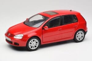Volkswagen Golf Mk5 4-Door Tornado Rot Bburago 1:18 GOLF001 Metall