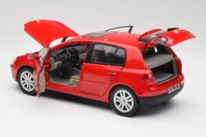 Volkswagen Golf Mk5 4-Door Tornado Rot Bburago 1:18 GOLF001 Metall – Bild 5 von 8