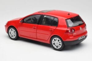 Volkswagen Golf Mk5 4-Door Tornado Rot Bburago 1:18 GOLF001 Metall – Bild 7 von 8