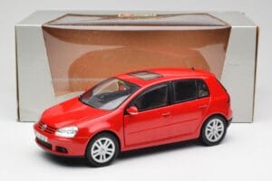 Volkswagen Golf Mk5 4-Door Tornado Rot Bburago 1:18 GOLF001 Metall – Bild 8 von 8